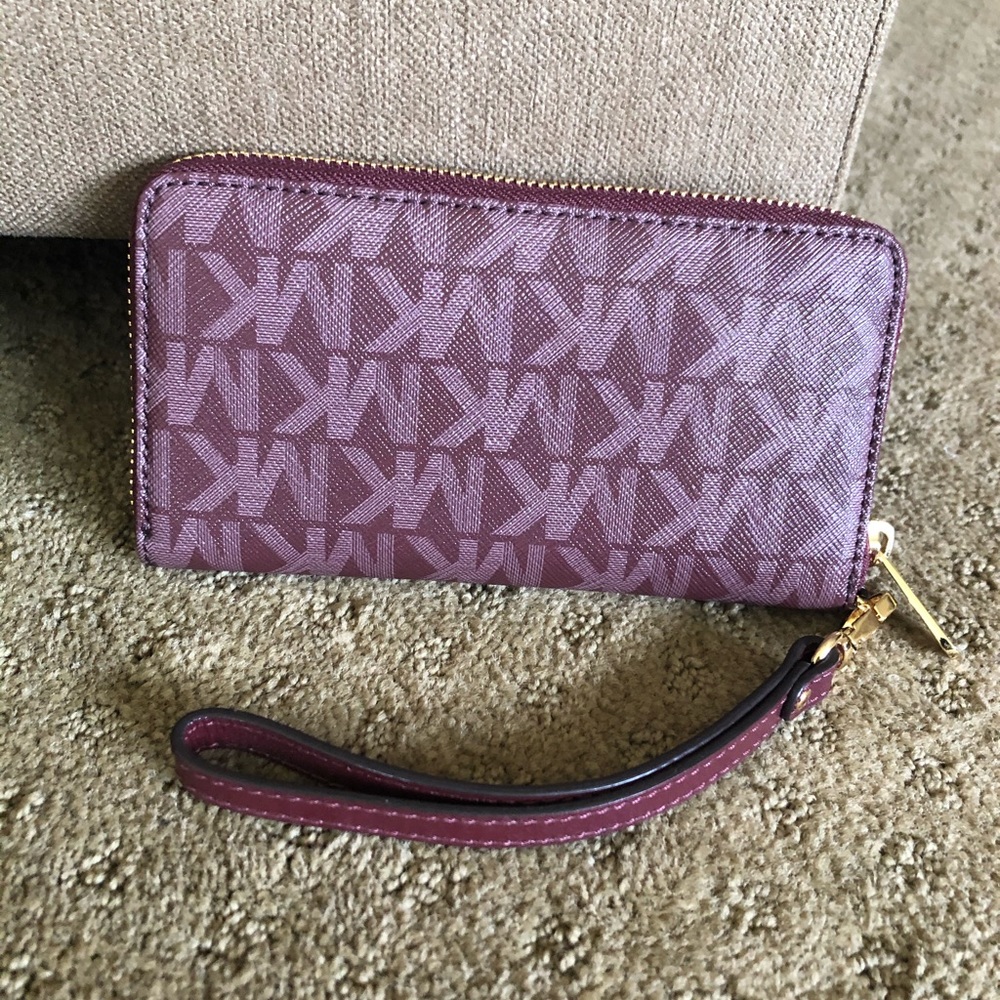 Michael Kor Wristlet - Picture 2 of 7